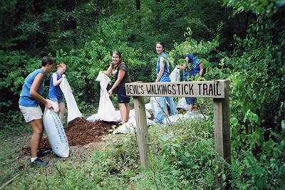 Earth Team mulching trail